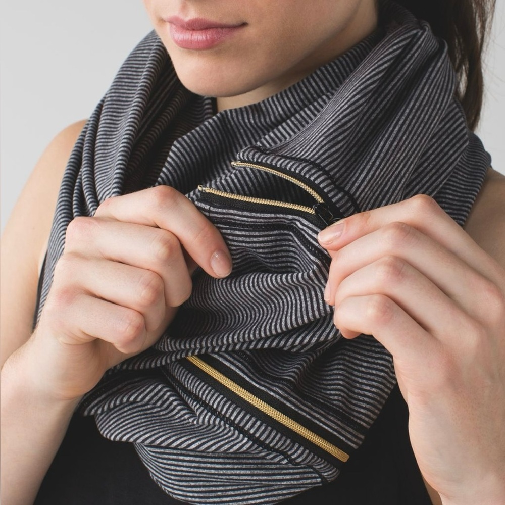 Lululemon vinyasa Tonka Striped Black and Gold Women's Scarf
